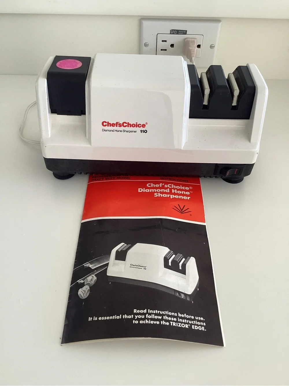 Chef'sChoice 110 Electric Knife Sharpener - White/Black X10